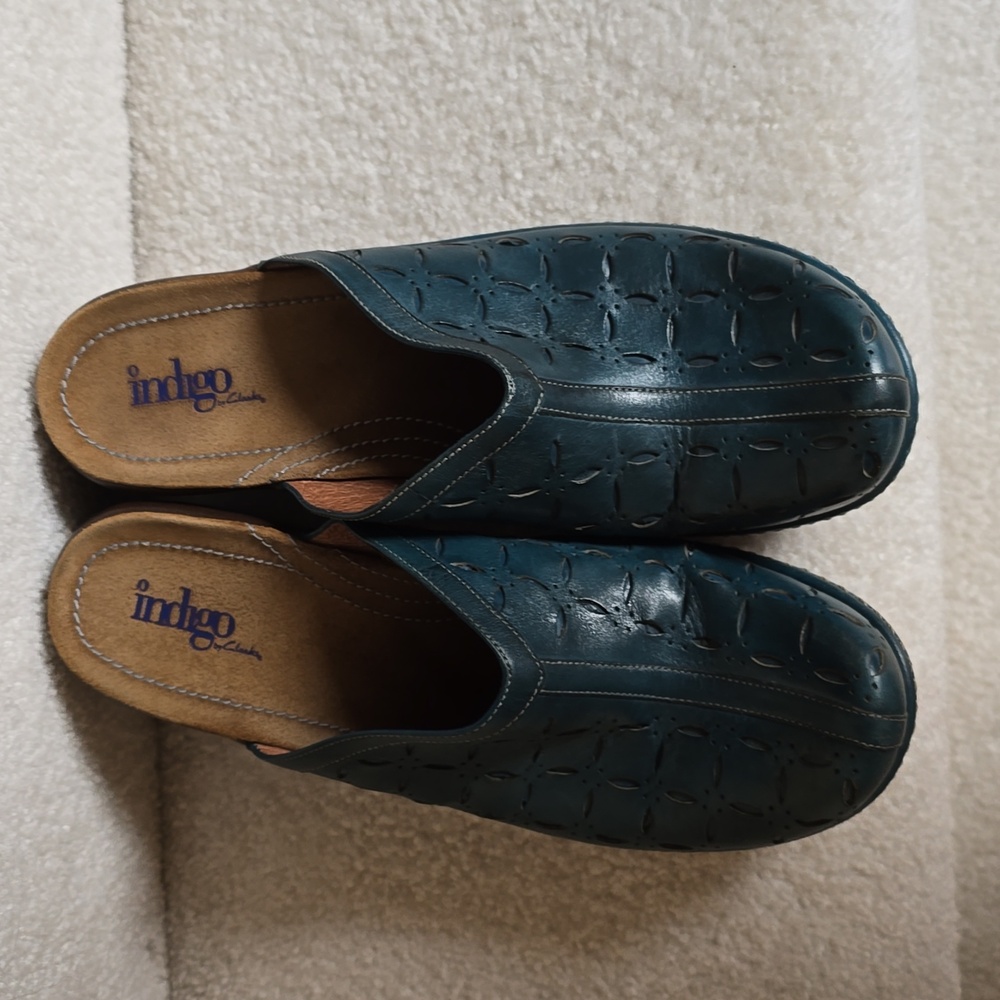 Womens Clarks Teal Blue Leather Clogs - Picture 4 of 5